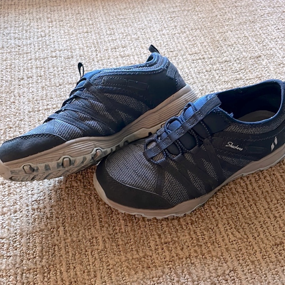 Sketchers slip ons in excellent condition